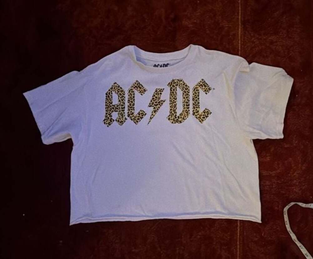 ACDC Women Top Cream T-Shirt Cropped Leopard Logo Graphic Long Sleeve Tee M